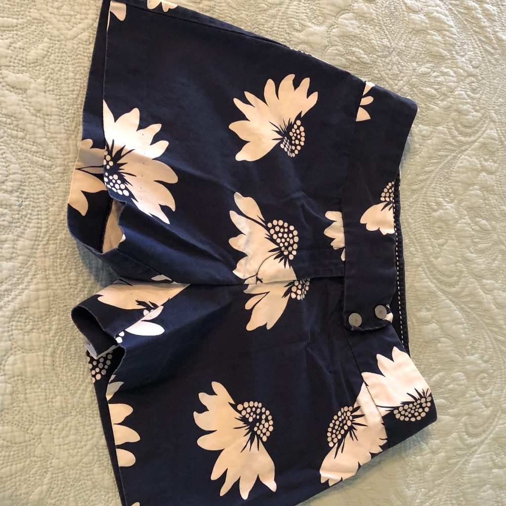 Tommy Hilfiger size 6 shorts